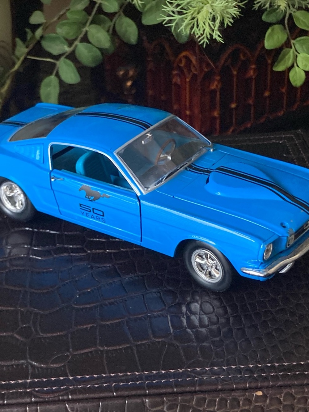 M2 Machines 1965 Ford Mustang Fastback 50 Years Anniversary Blue 1:24 Diecast
